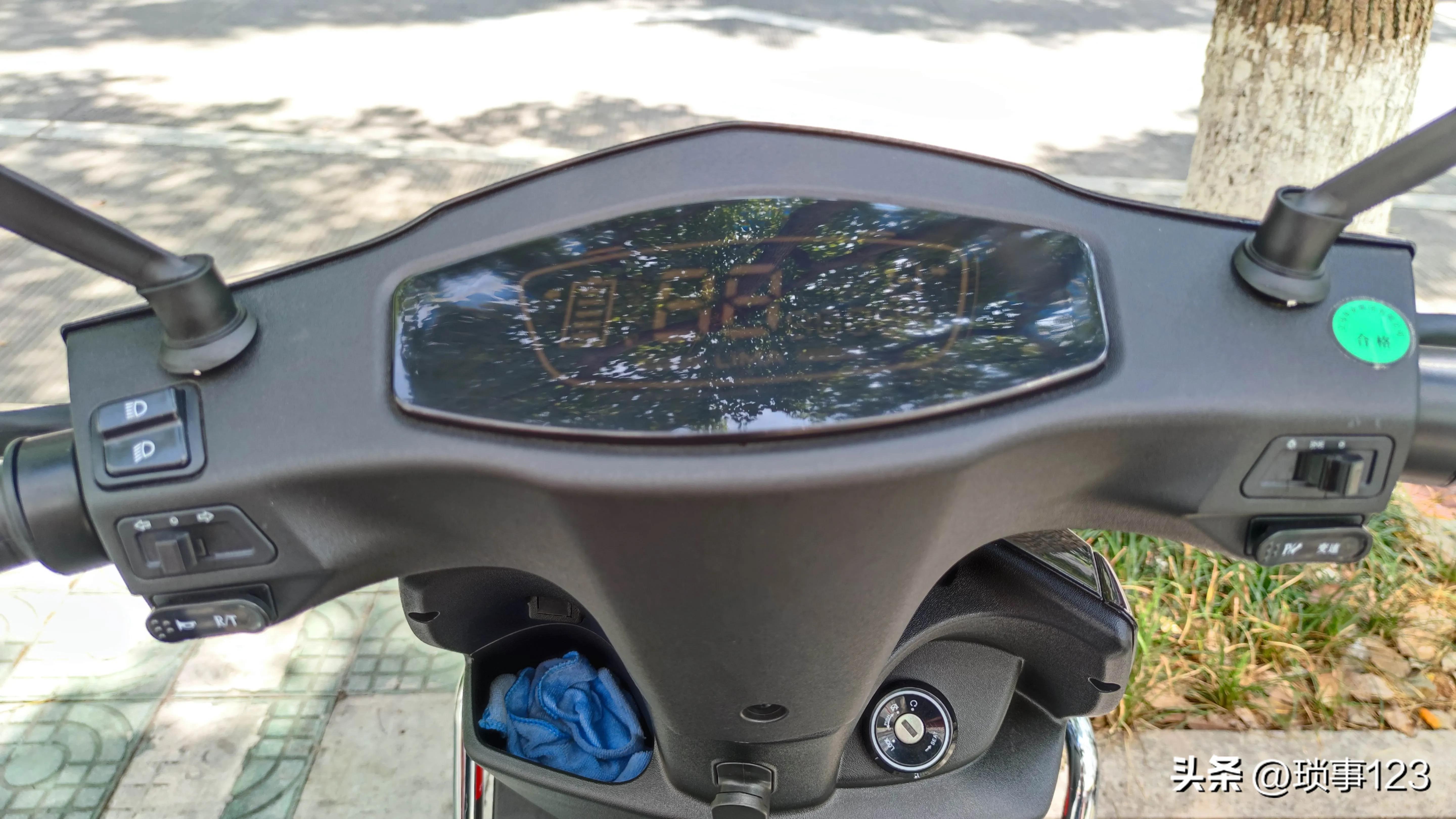 立马电动摩托车（3850元入手，立马极威（LM1500DT-10）电动摩托车静态评测）