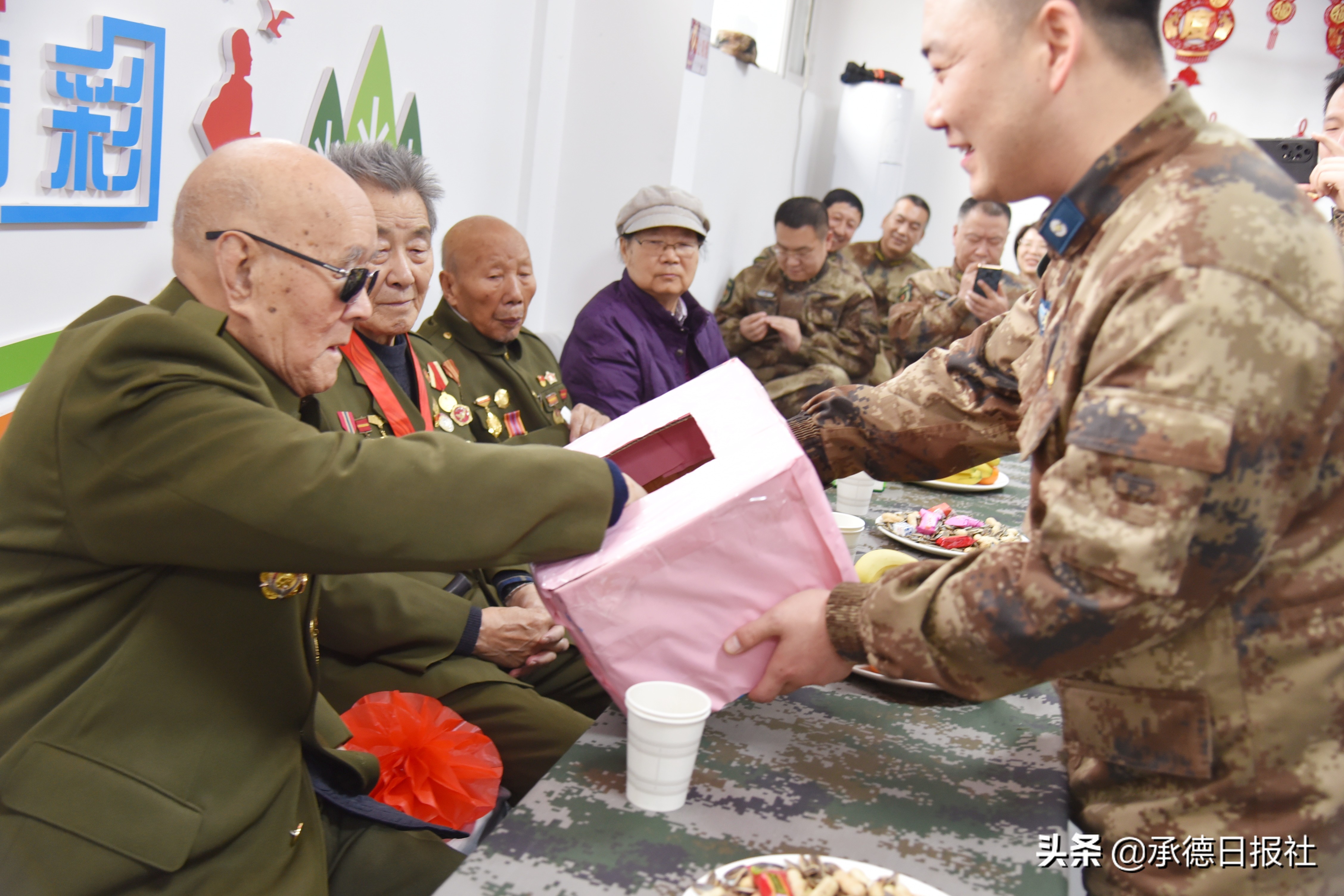 承德干休所举办“福虎迎新春 真情暖桑榆”迎新春茶话会