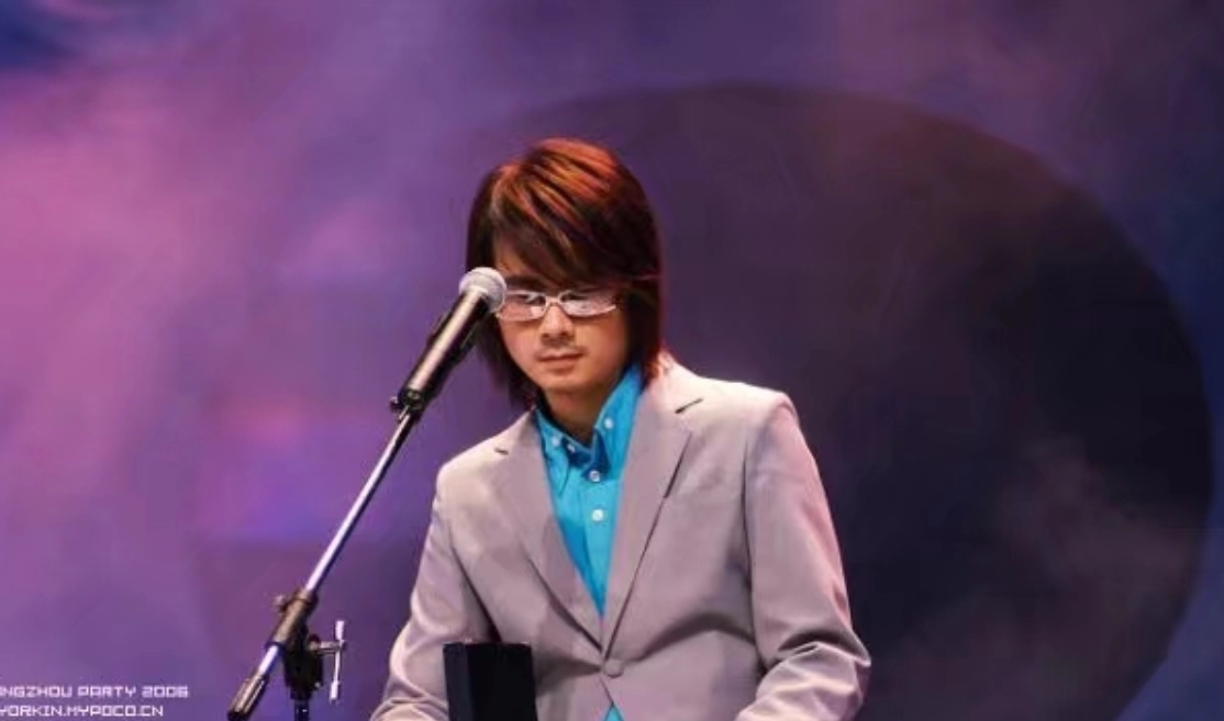 挤走主唱，替身被吐槽后又后悔，糊掉的飞儿乐队真该学学凤凰传奇