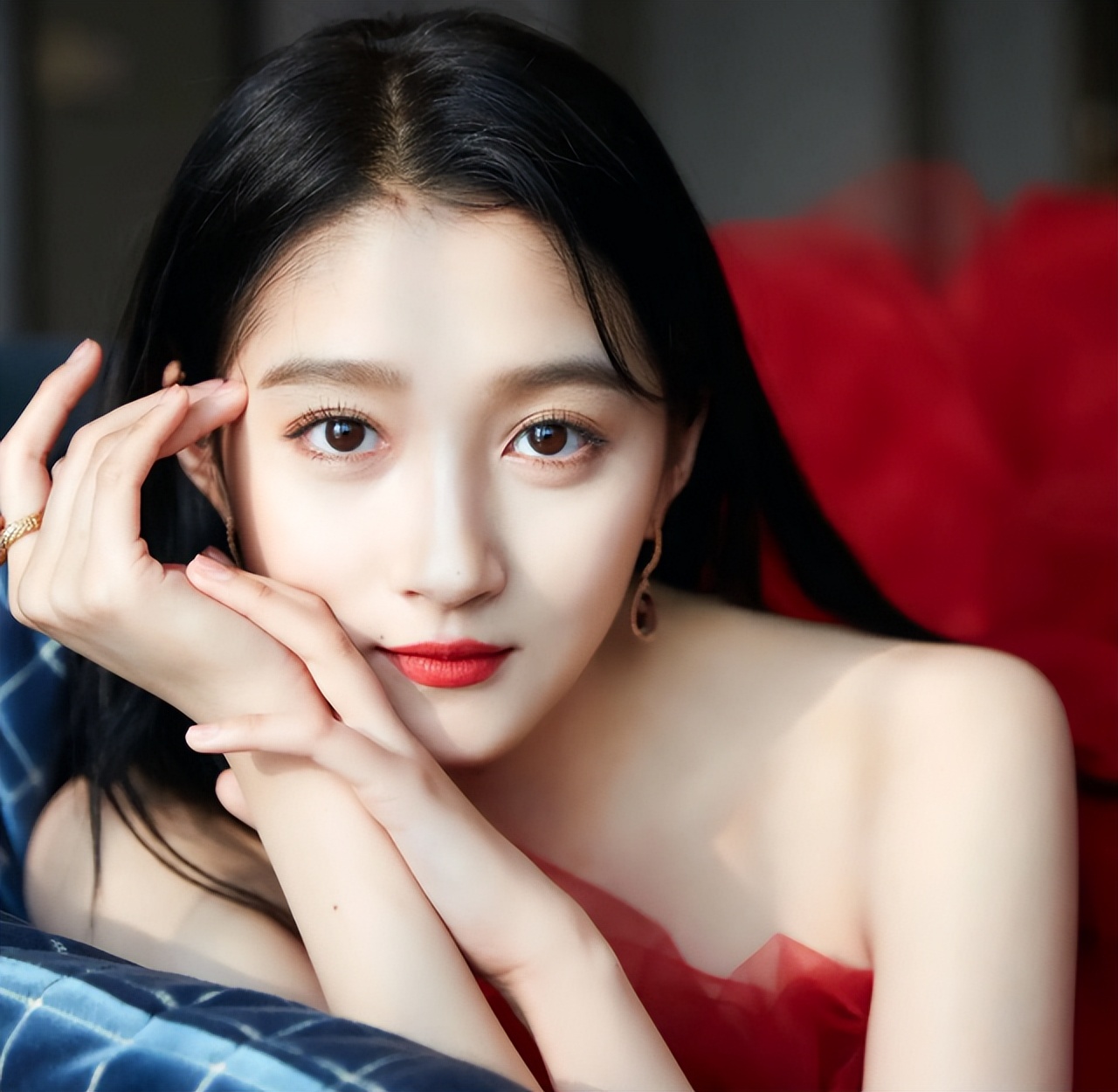 关晓彤也考进编制内，明星们又不“缺钱”，为啥也热衷于考编制？