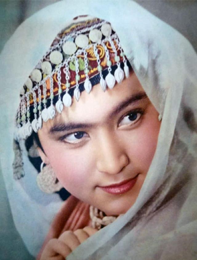 制片厂拍摄的电影《地雷战》上映,杨雅琴在其中饰演了游击队员田嫂