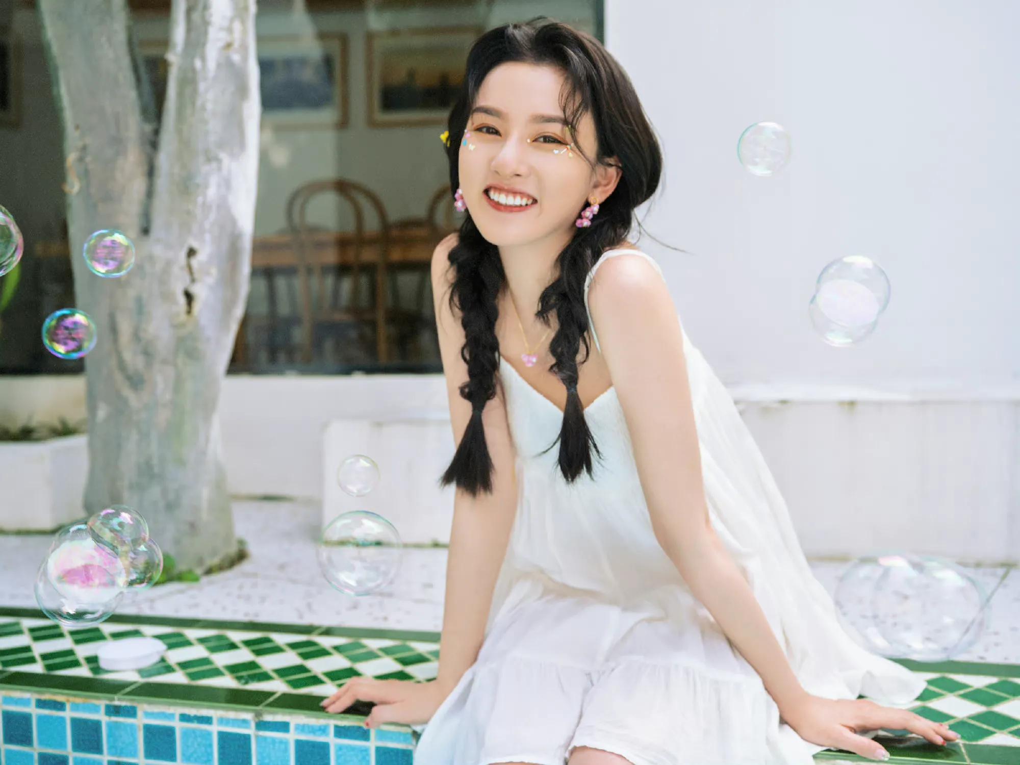 宋祖儿夏日吃瓜大片