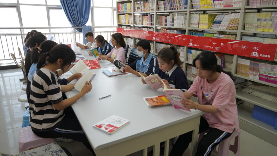 為讓疆藏偏遠地區的孩子讀上書，他們做了這件事