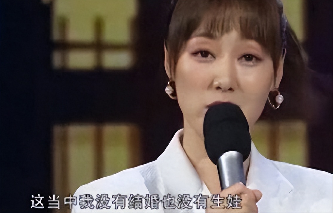 39岁央视主持王冠:曾与曹可凡传绯闻,私生活混乱,事业下滑