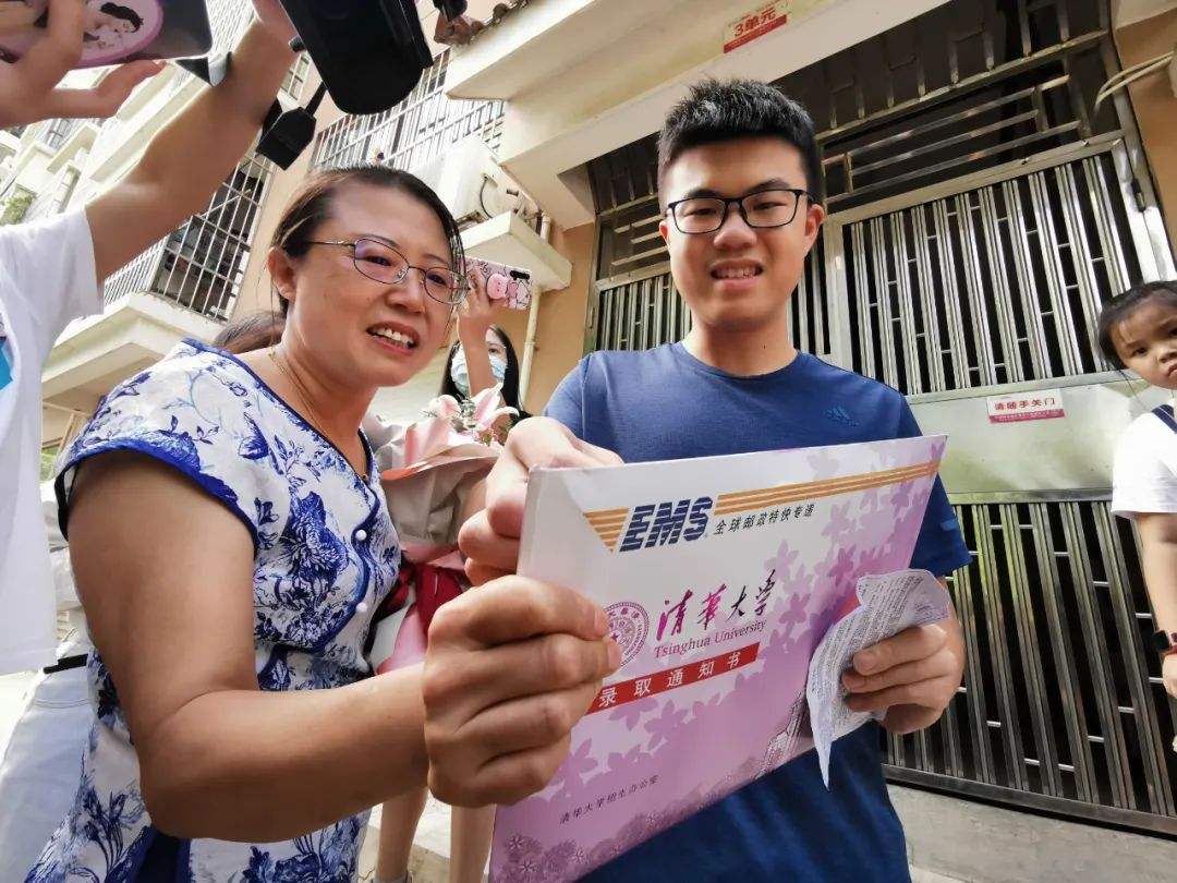 與通知書一起寄來的“銀行卡”，與普通銀行卡不同，新生要注意