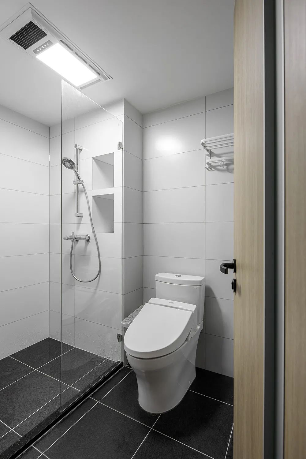 爆改70m²独居之家：原木+留白的温馨屋，一进门就是满满幸福感
