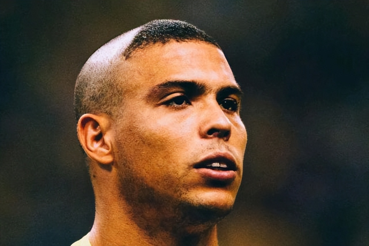 年世界杯发型(2002年世界杯罗纳尔多为什么留阿福头发型,背后有哪些