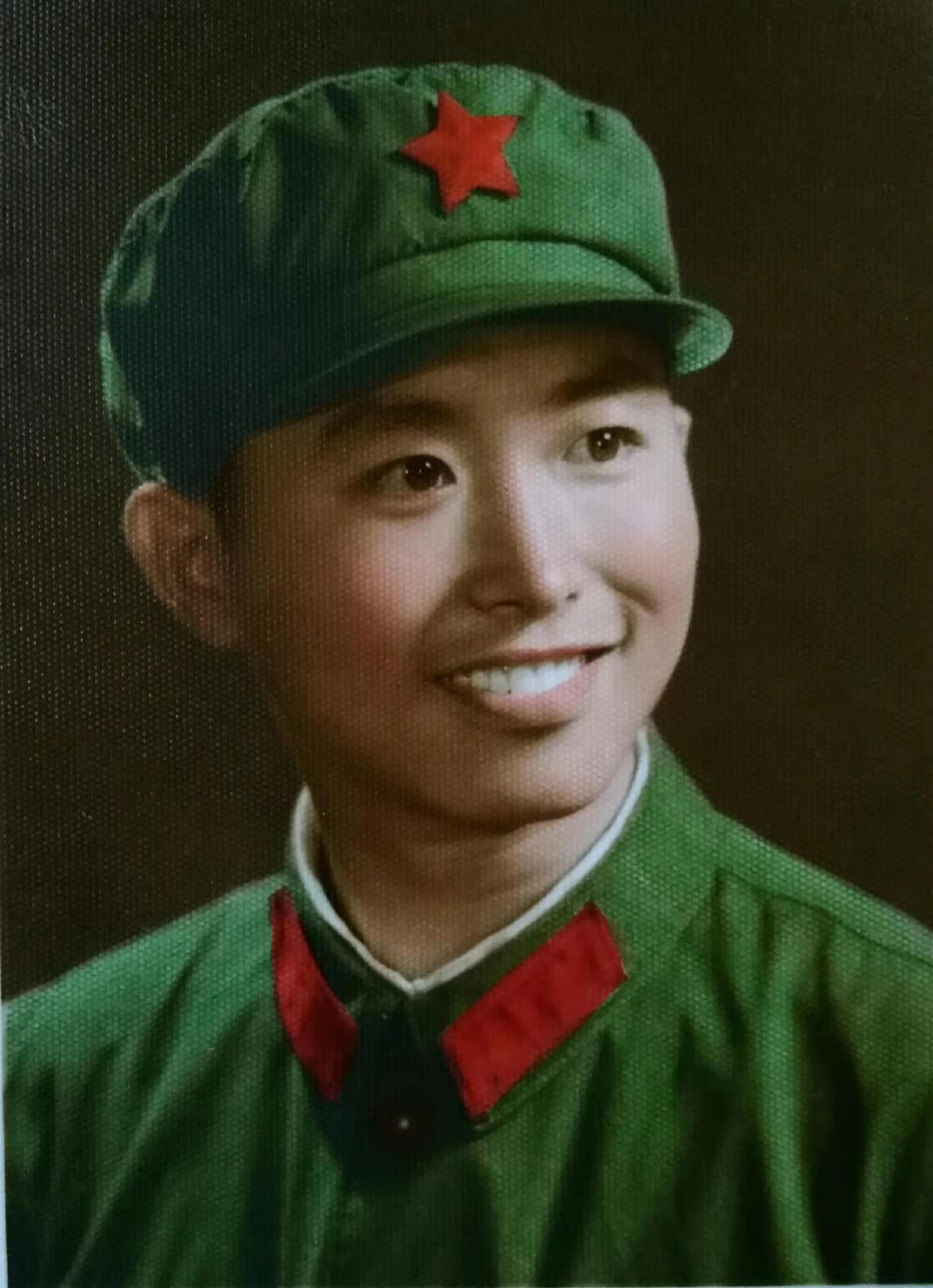 考进豫剧团,披上绿军装