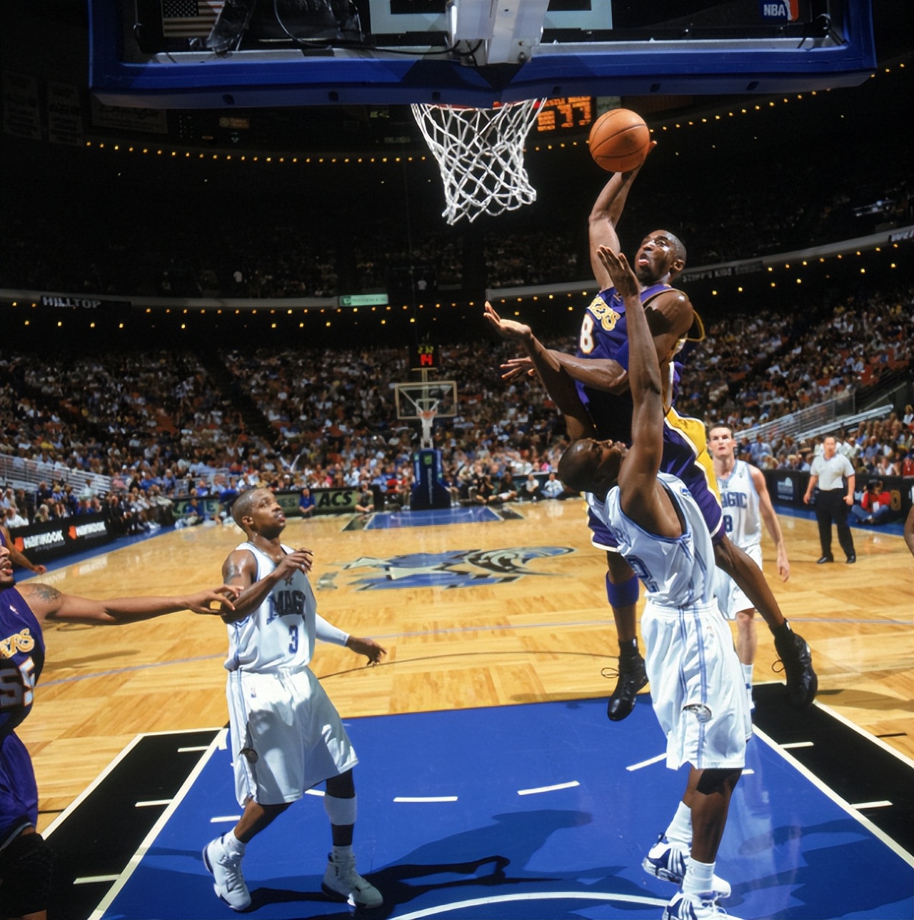 nba哪些原地隔扣(科比隔扣菜鸟魔兽,卡特飞跃2米13中锋,维金斯将