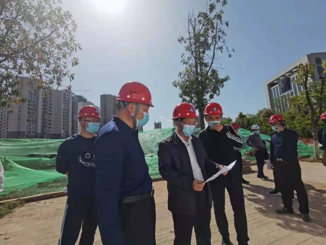 姜耀文现场调度怀化市工人文化宫项目