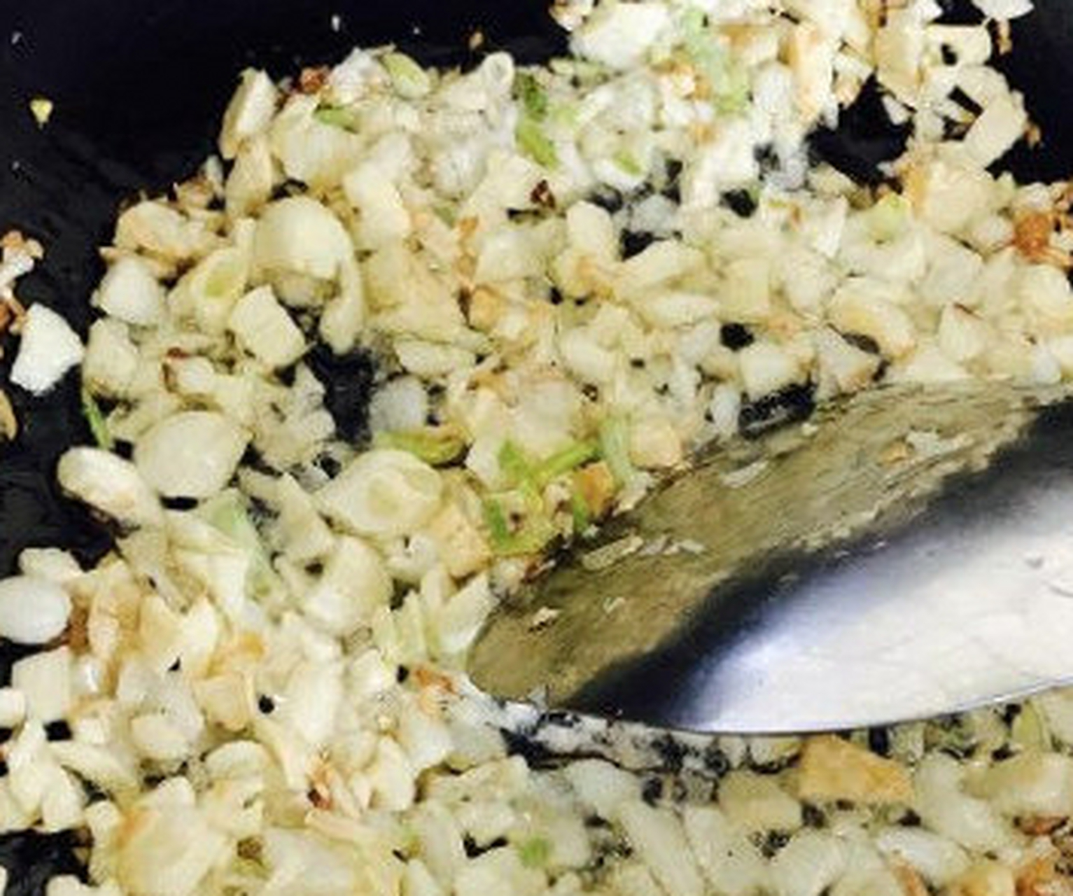 每天炒菜都用大蒜炝锅会致癌？到底还能不能吃？用实验数据说话