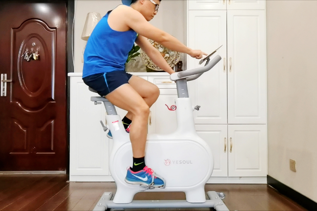 野小兽小白驹M2动感单车：宅家锻炼堪比健身房的选择