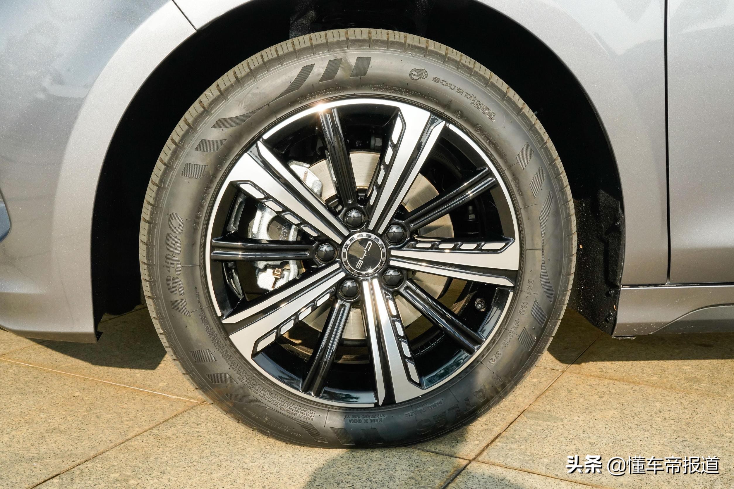 新车|“军舰”系列登场，比亚迪驱逐舰05正式上市，售11.98万元起