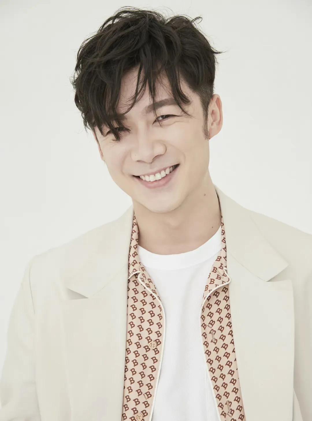 演员曹征:娶宋茶茶为妻,结婚16年儿女双全