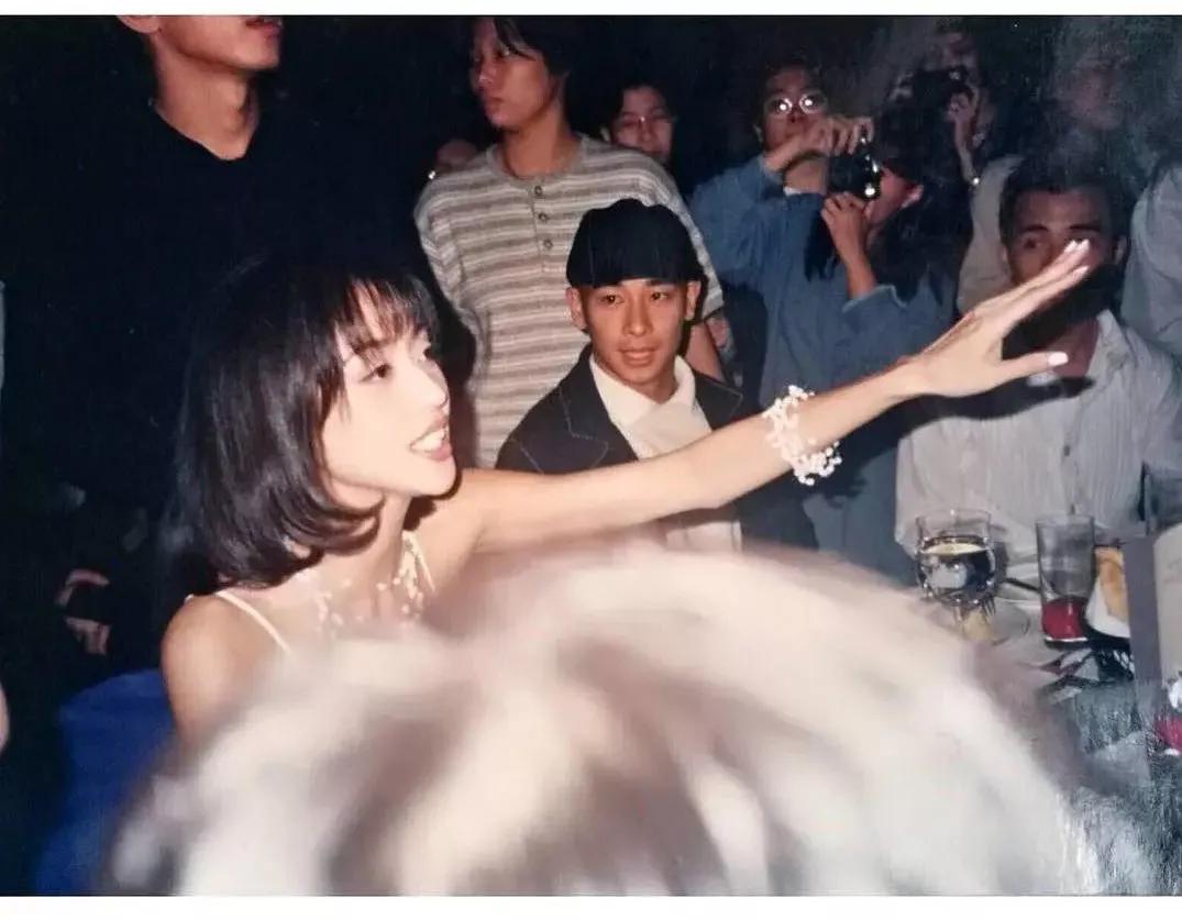 香港电影往事（一）比电影还险恶——谈梅艳芳被扇耳光始末