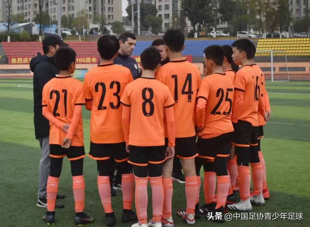 重慶足球協(xié)官網(wǎng)（2021-2022重慶市青少年足球聯(lián)賽正式開賽，12支隊(duì)伍參與角逐）