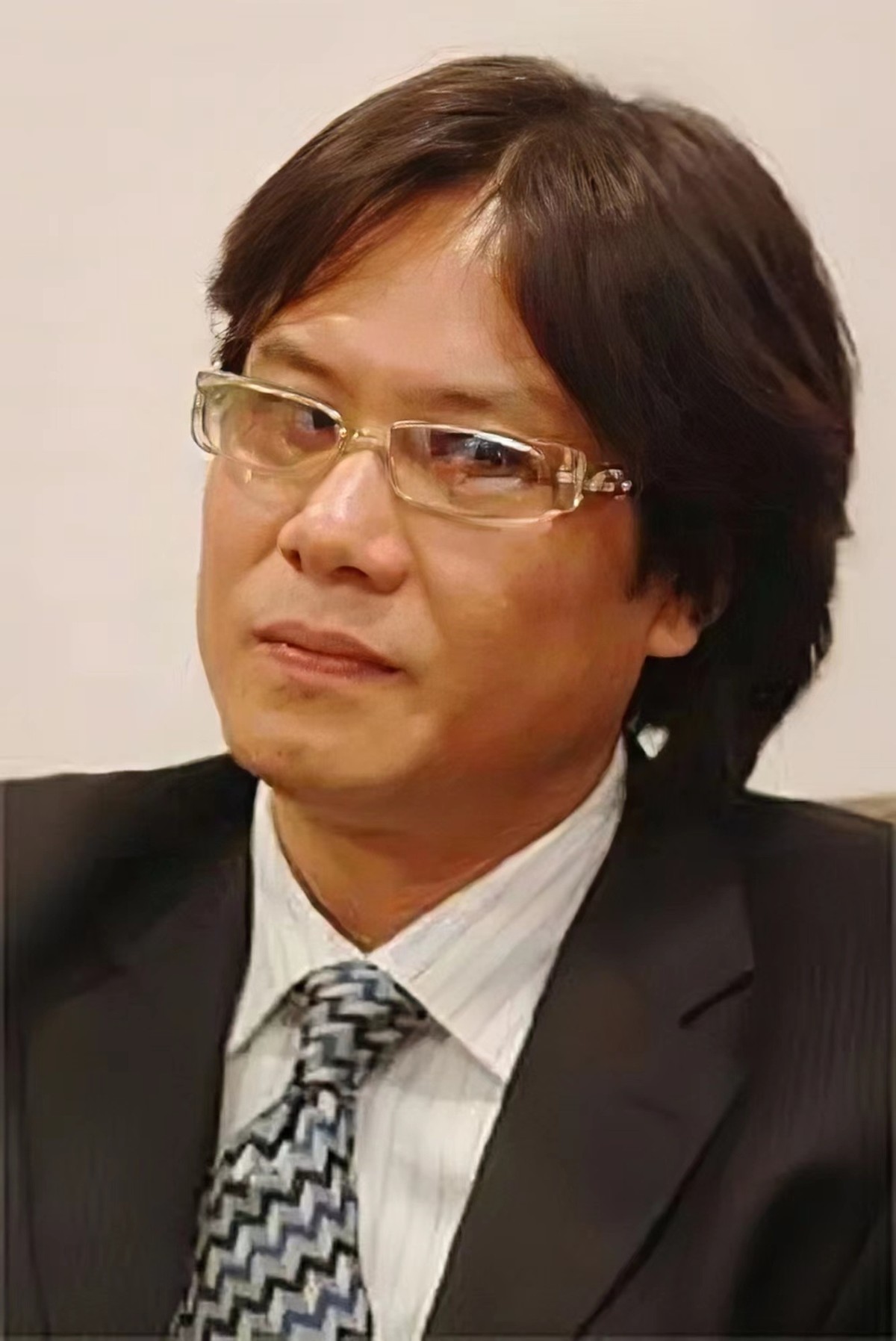 沧桑阿峰：难忘和刘晓庆两年婚姻，余生只想做儿子的好父亲