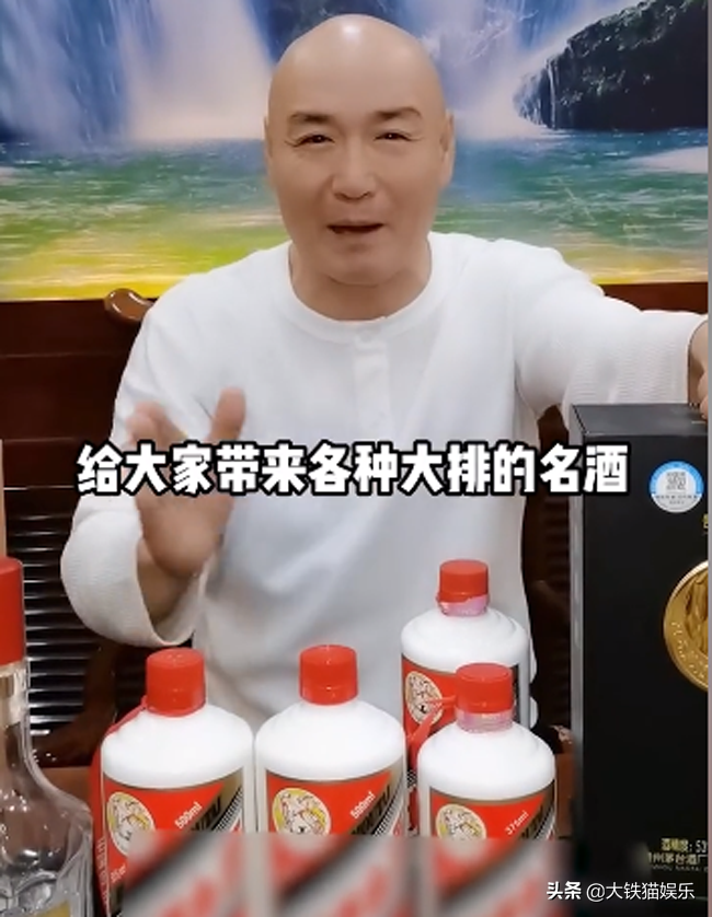 明星vs网红直播带货(十位明星再扮成名角色带货，一波情怀牌打出，你的钱包还捂得住吗)