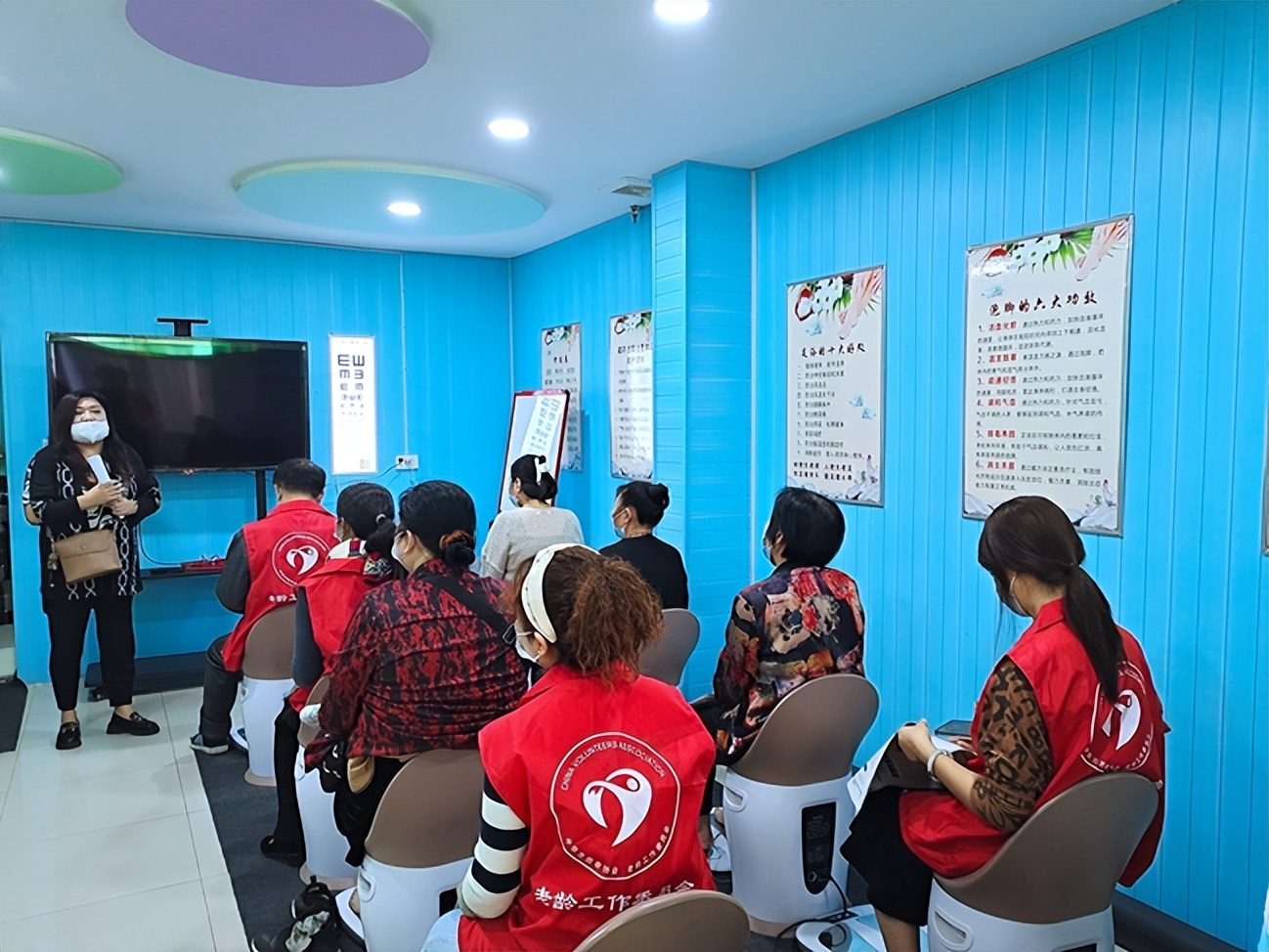 健康导报携手中华志愿者西安莲湖服务队开展爱眼护眼公益活动
