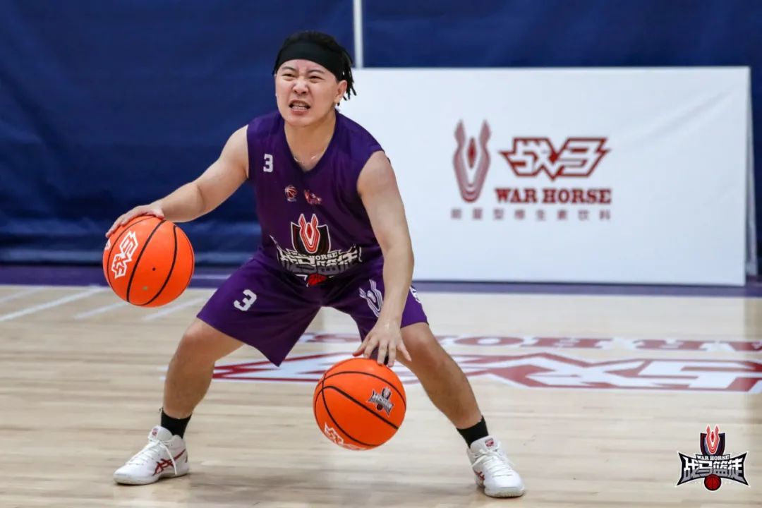 据称,野球帝有一套"素人-达人-红人-艺人"的体系.