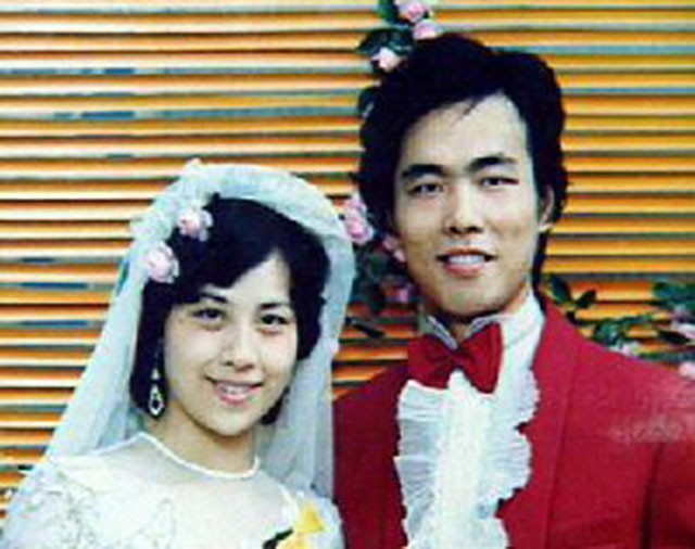 国乒文体恋仅蔡振华圆满，相濡以沫34年，曾和妻子住15平米小屋
