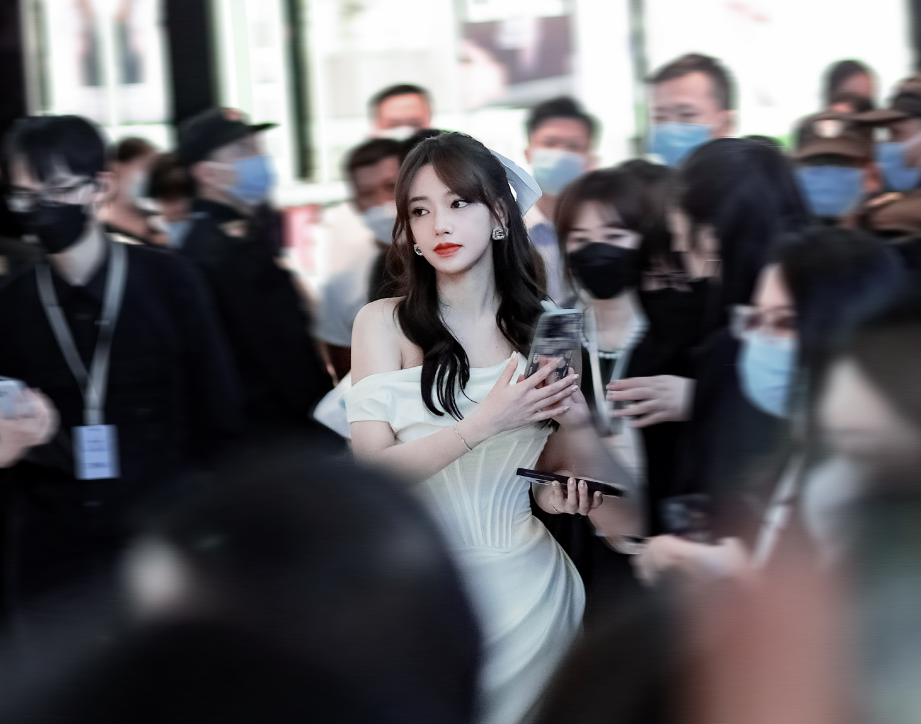 耍大牌？23岁程潇商场参加活动，保安比路人还多，网友：好大的腕