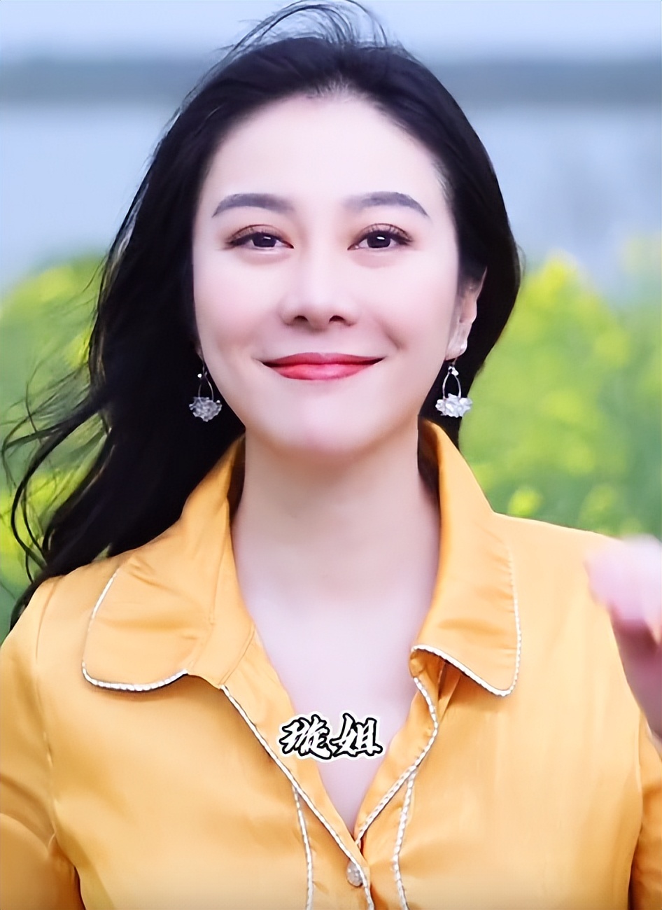 42岁叶璇近照曝光，模样大变嘴歪锥子脸，还撞脸多位女星