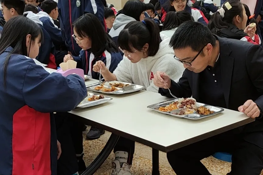 271教育丨有一种爱,叫“陪你吃饭”
