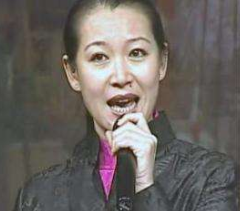 同是赵本山的种，把前妻女儿和后妻女儿一对比，差距一目了然