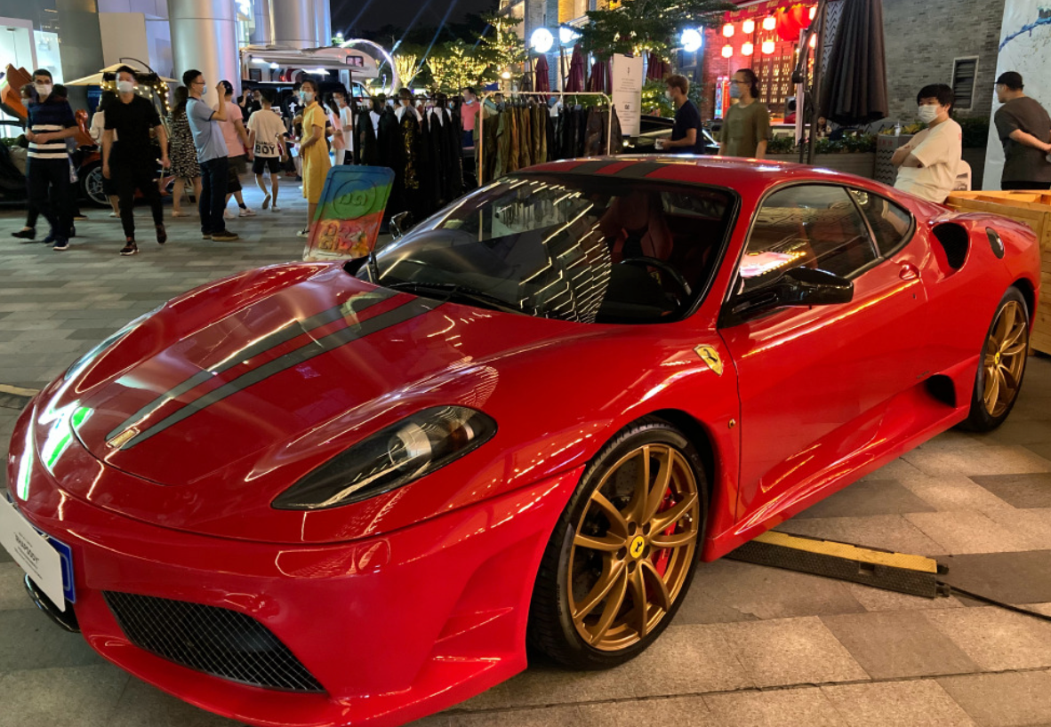 只要证明自己(刘思琦:16岁不会穿衣服,2017年开豪车摆地摊,每个月零花