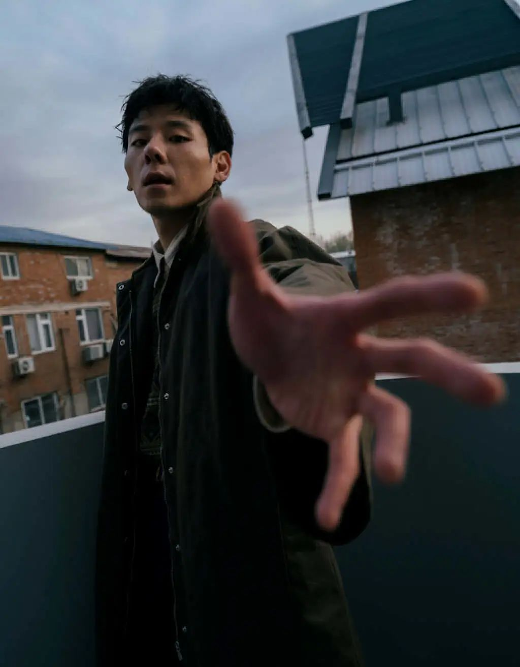 生活系男神(《漫长的季节》没一句台词的蒋奇明,凭什么火成全网最性感