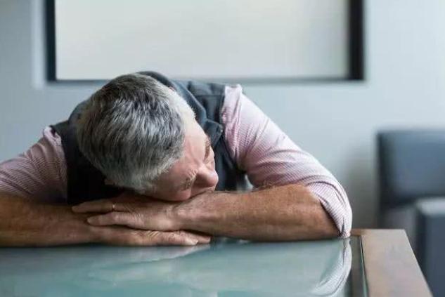 为何年龄越大，越容易患癌呢？肿瘤科医生：牢记补充这4种营养素