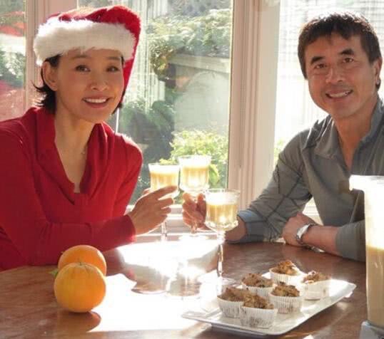 6位“清纯欲女”的劲爆情史：有人8段感情4次婚姻，有人当街热吻
