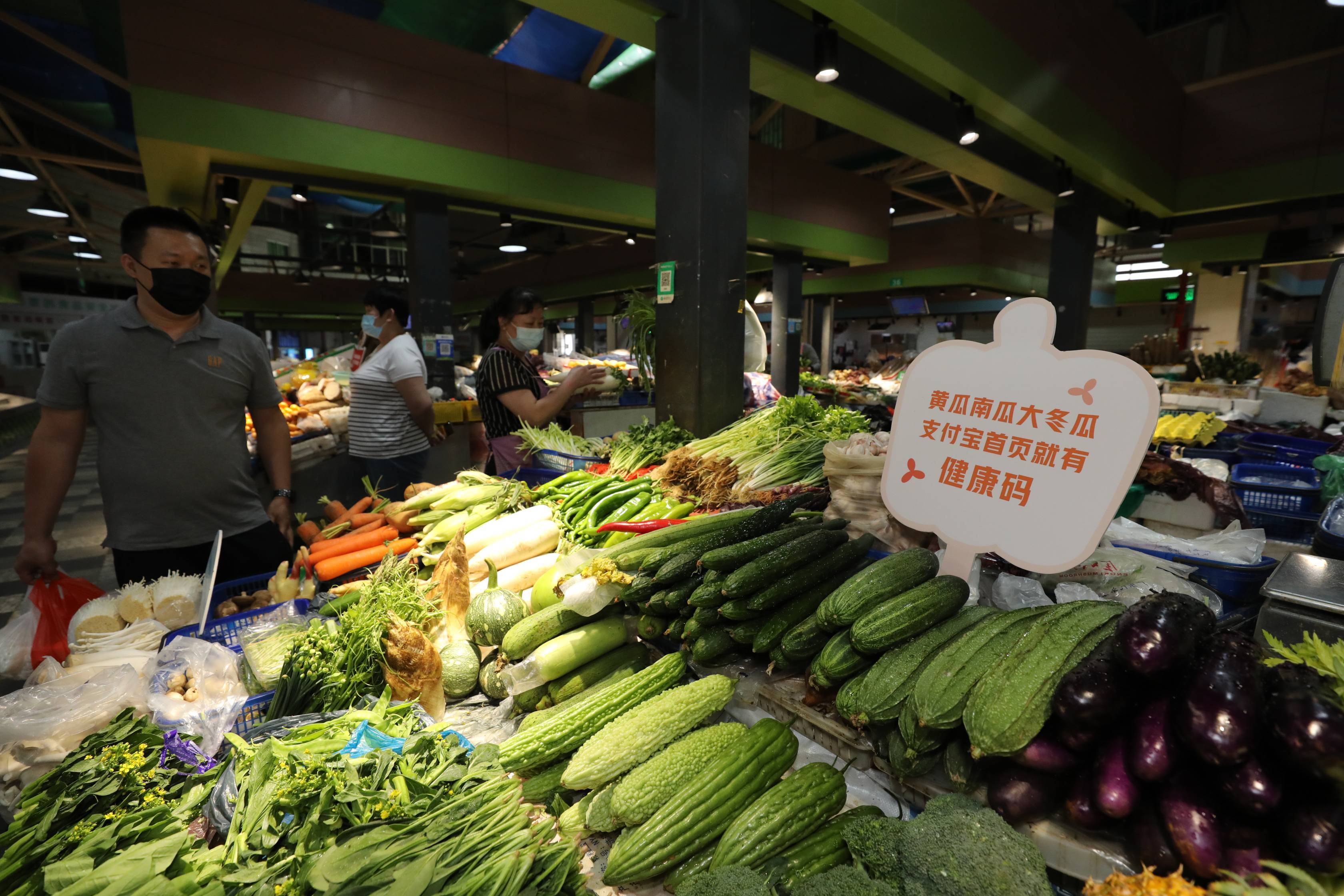 龙华市场“土味”防疫标语吸眼球，市民直呼上口又“上头”