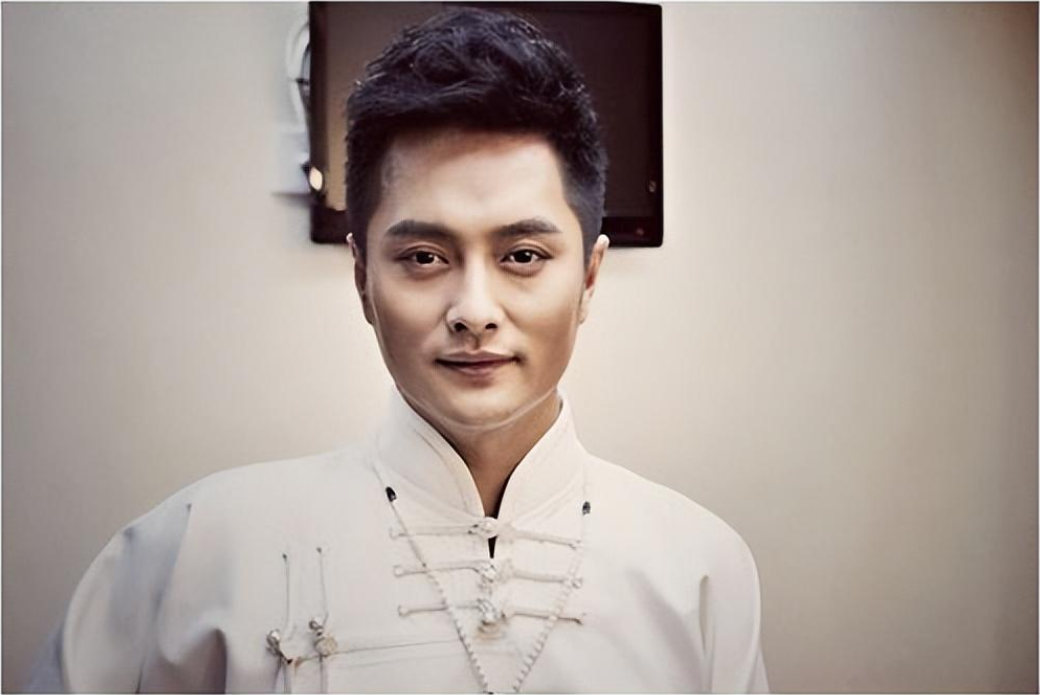 云飞和高月离婚6年,一个再婚娶北大才女,一个带着女儿艰难生活