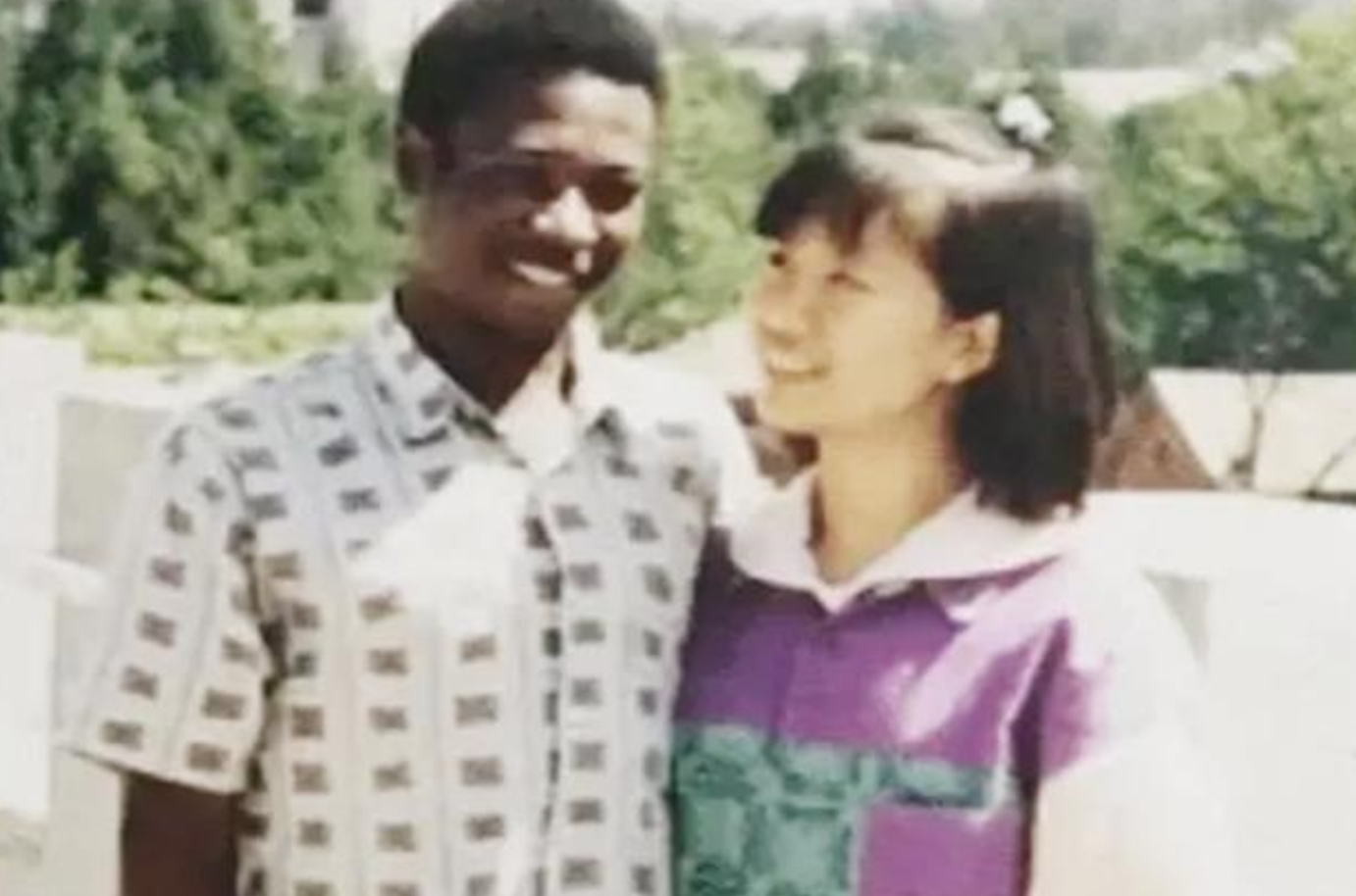 1996年，28岁清华才女不顾劝阻远嫁非洲，后来有了四个混血宝宝