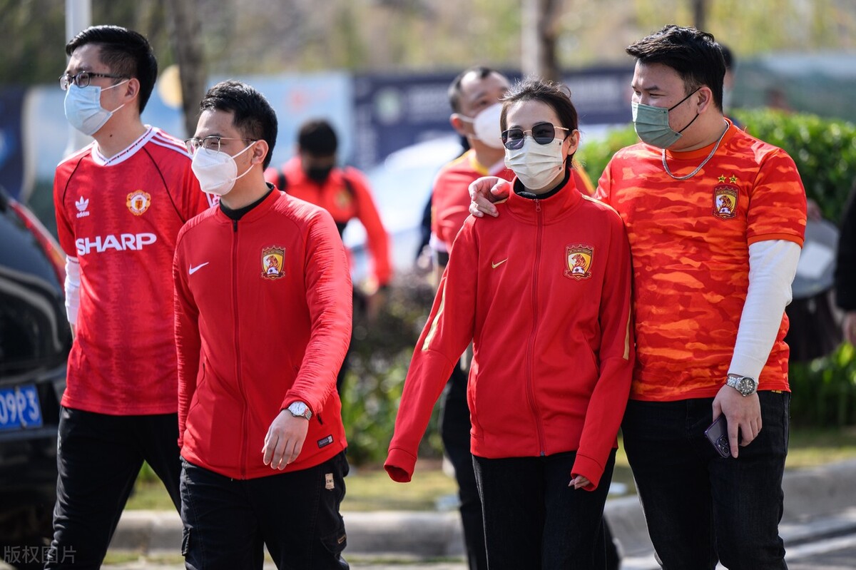 中超什么时候可以看球（开赛时间敲定！原汁原味的中超回来了，你有多久没去现场看球了？）