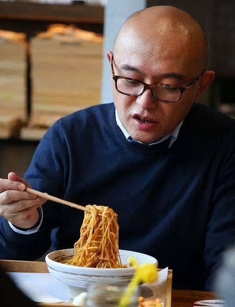 4元成本卖上千，一盘毛肚380，这些明星坑起粉丝来真不手软