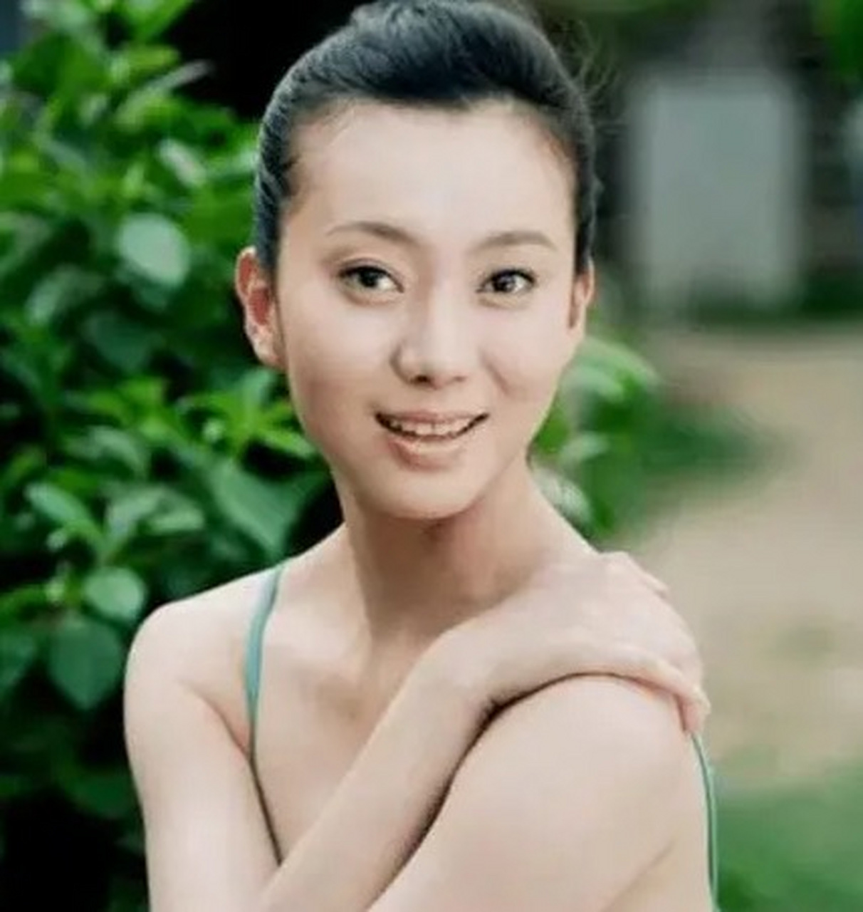 刘岩:让张艺谋愧疚一生的女人,已经靠"舞动双手"涅槃重生