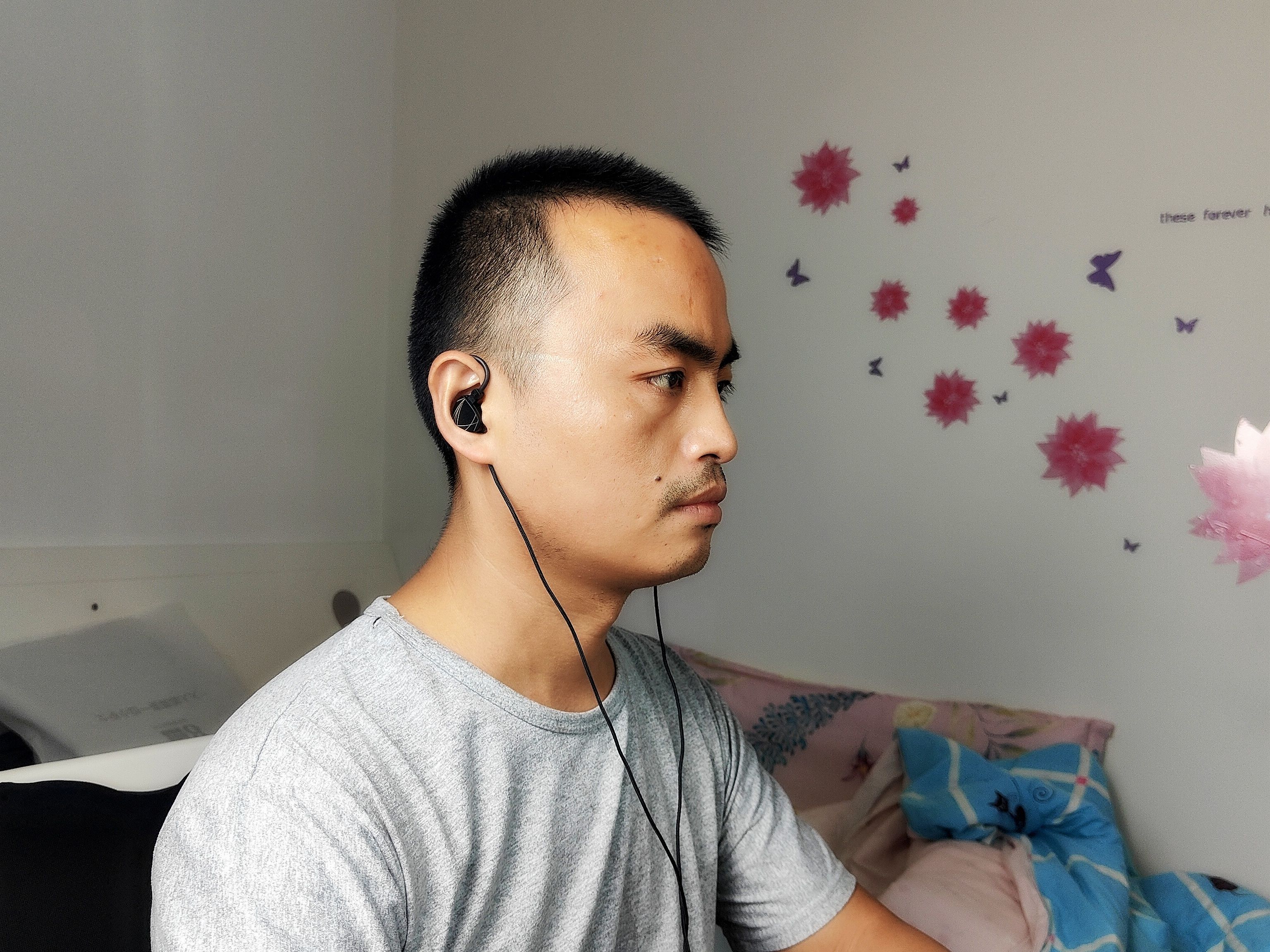 动圈单元、液晶振膜、颜值爆表，水月雨Aria耳机值得入手不？
