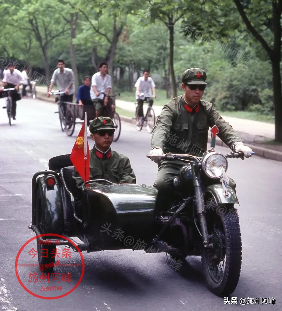 老照片：1992年代言日本清酒广告的王祖贤，邓丽君年轻时候的照片