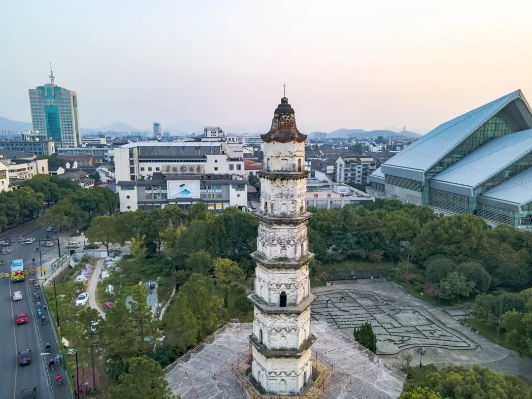 大善塔 图源/摄图网大善塔原建于大善寺内,后寺毁塔存.