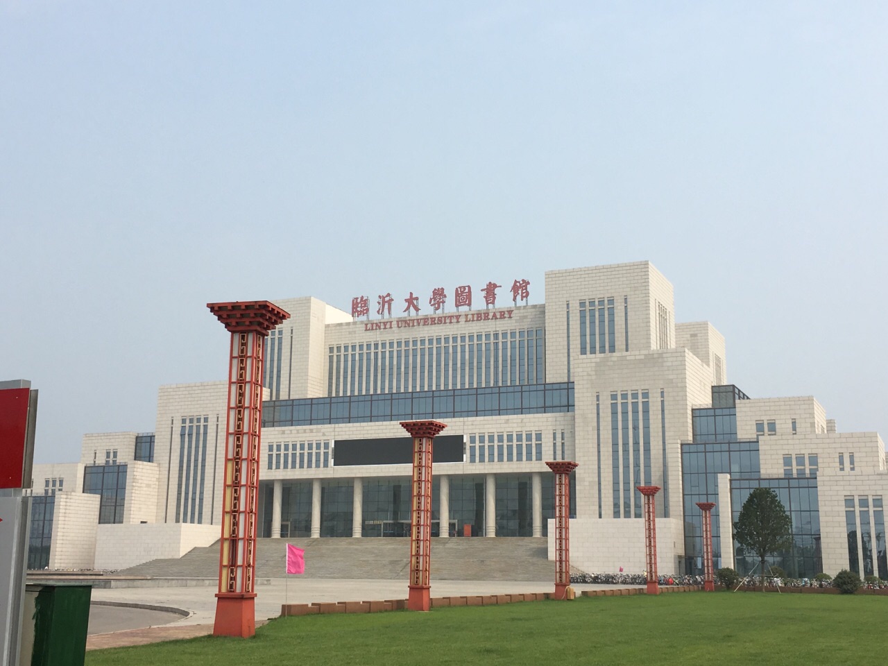 20岁女大学生死亡，校医未到场，是否该承担责任？
