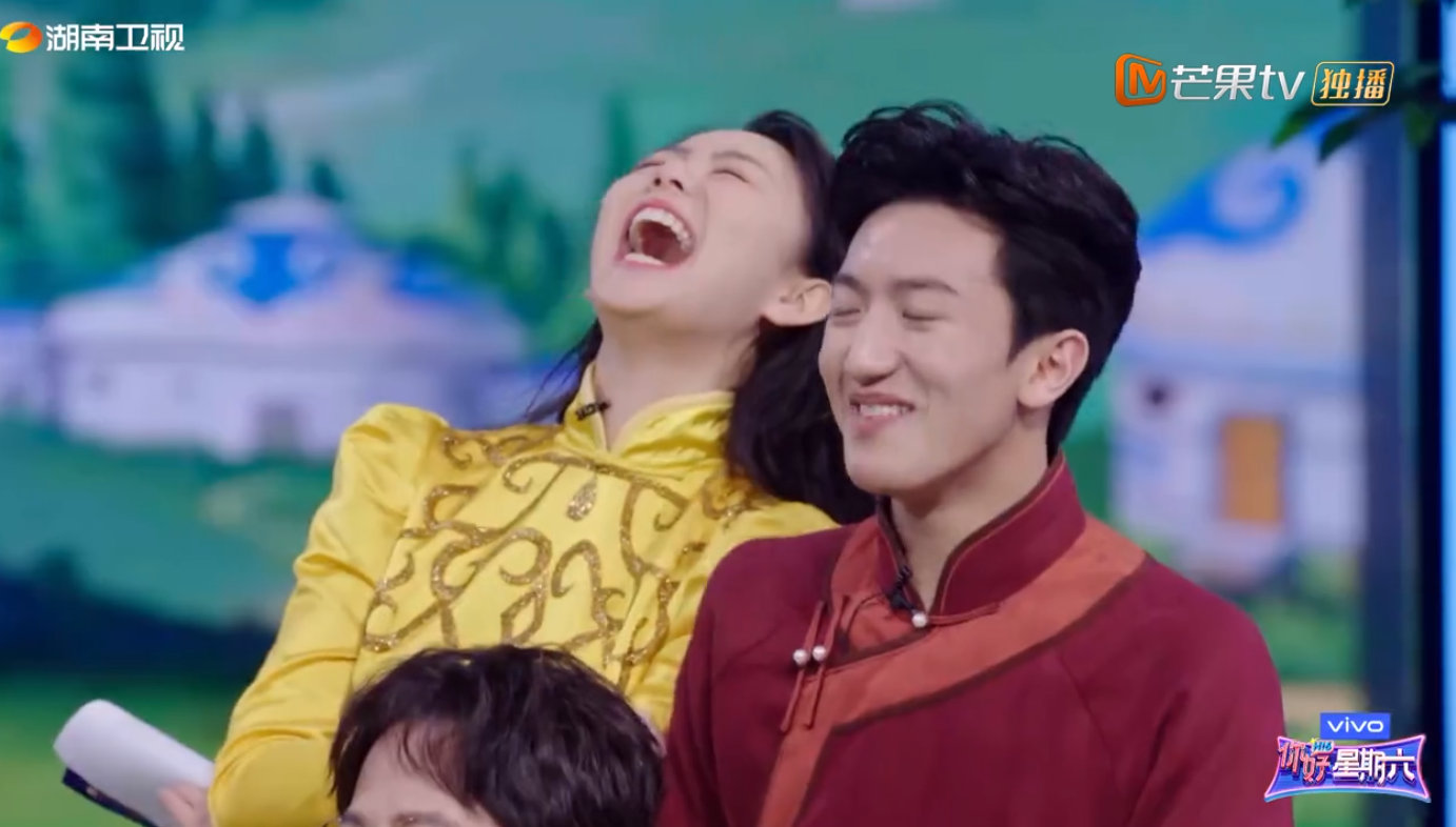 明星跳蒙古舞：阿云嘎气势足，朱正廷秀绝活，秦霄贤像扭秧歌