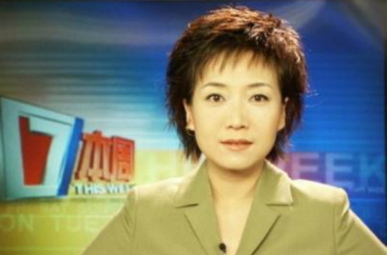 央视主持人贺红梅：事业顺风顺水，如今54岁婚姻状况成谜