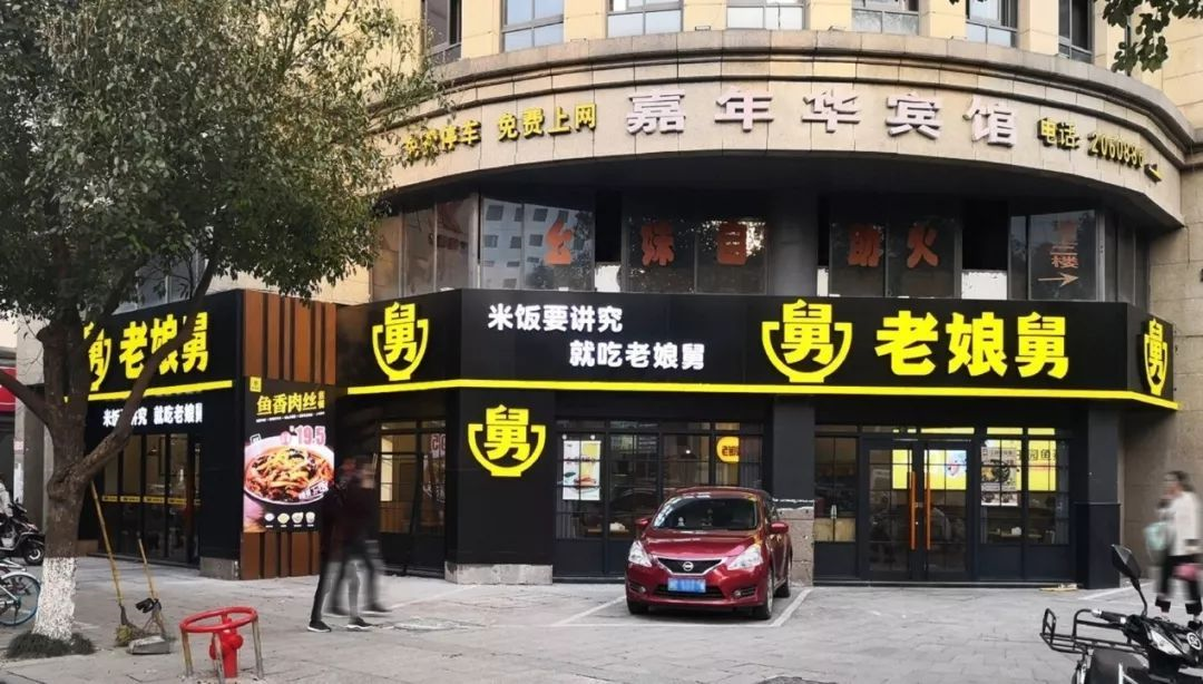 门头装修设计，李显红匠心打造个性门店形象
