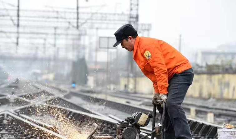 “中国铁路”开始招聘，工资有望达7000以上，毕业生不容错过