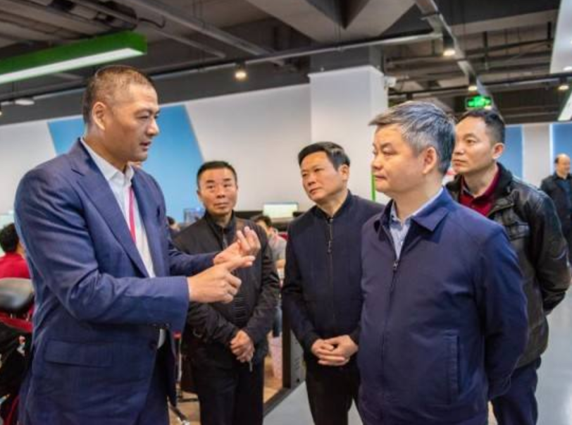 湖南的隐形富豪：拥有近2万家小卖部，靠服务穷人赚钱年入百亿