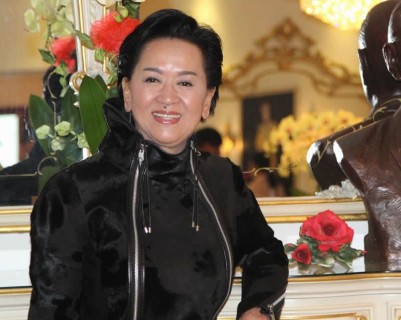 洪金梅：为嫁豪门，她穿了30年塑身衣，丈夫死后却只给她一块钱