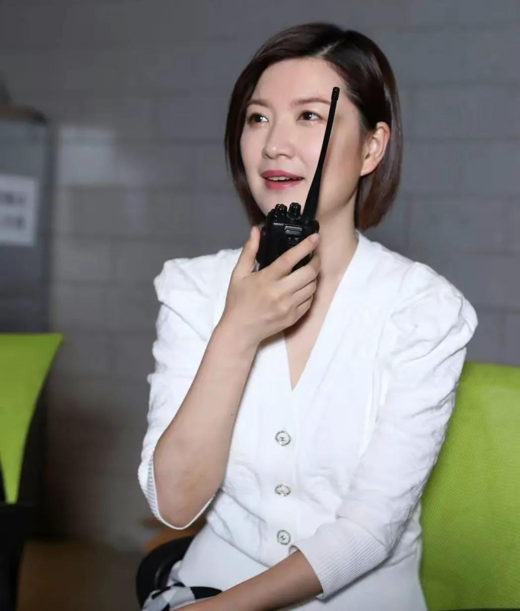 东方卫视美女主持陈蓉,因丑闻被迫转幕后,恐无望回归前台主持